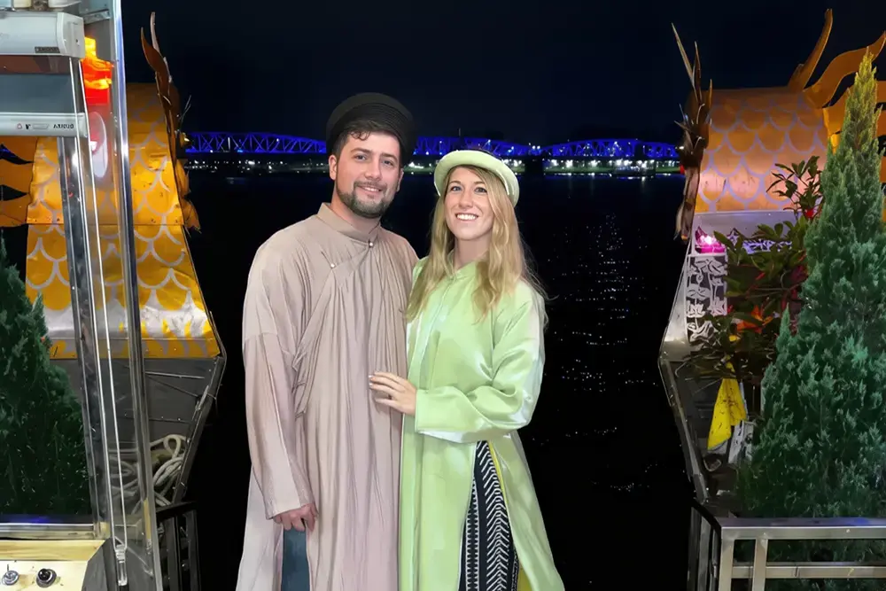 Bout Tour Hue - Dress Up In Ancient Clothes