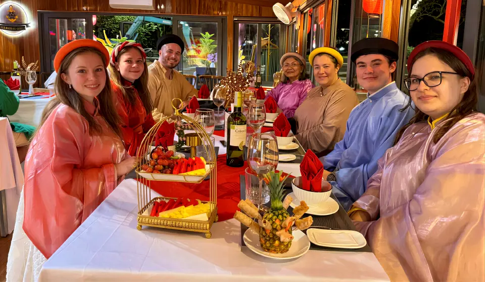 Private table where a 7-course royal Hue dinner will be served